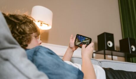 light man people smartphone